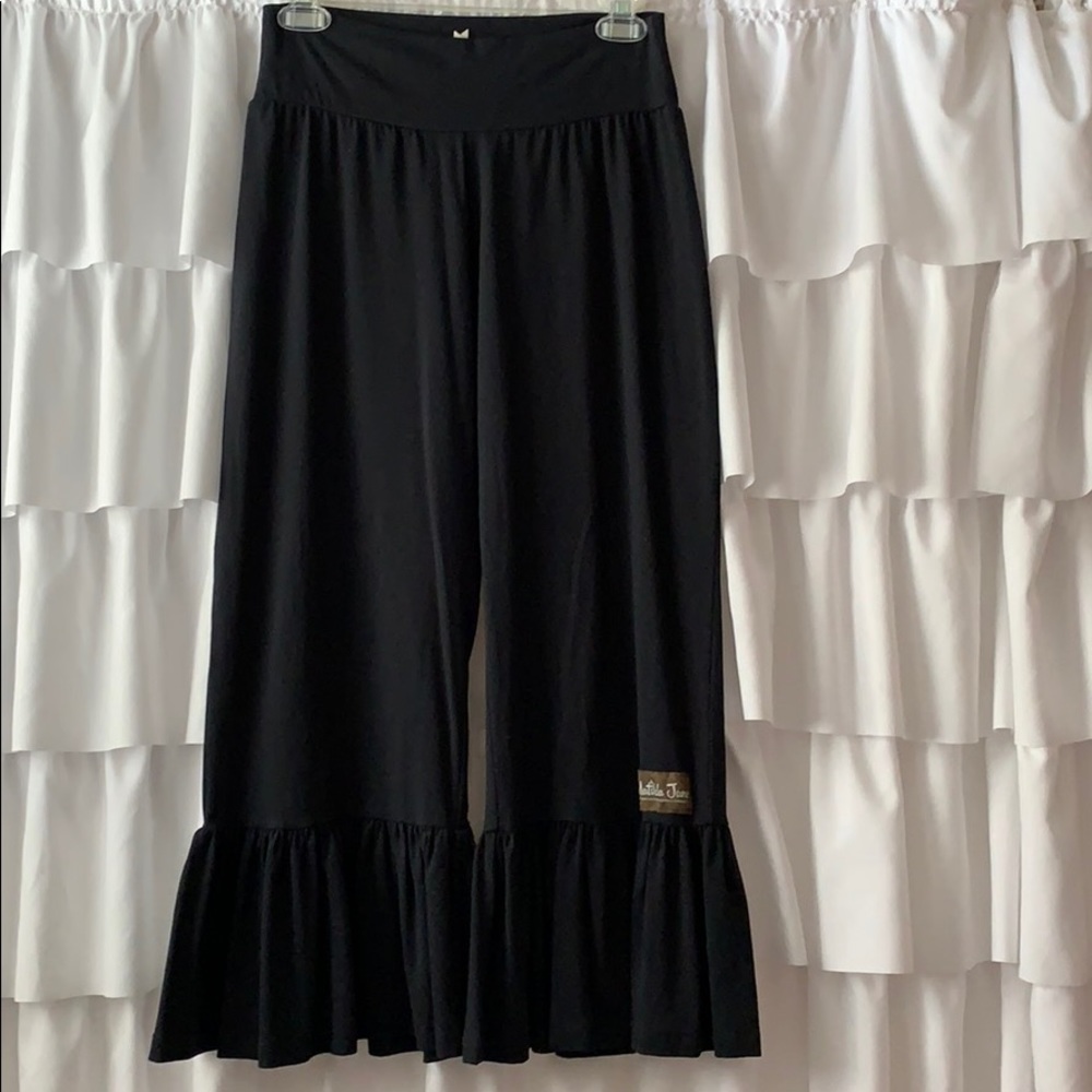 Matilda Jane Medium Black Ruffle Pants